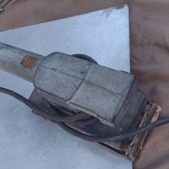 Black & Decker Finishing Sander - Picture 2 of 2